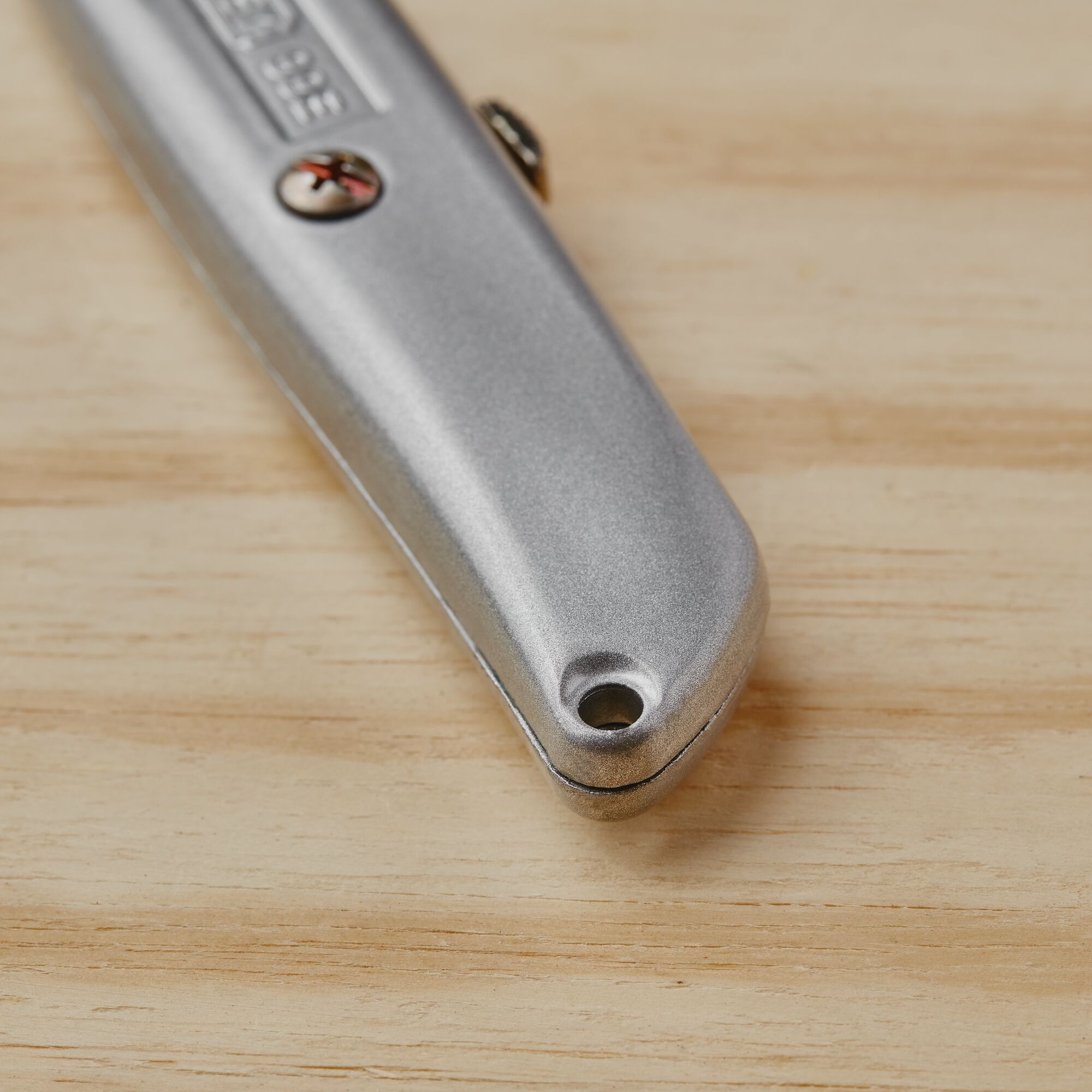 Lanyard hang hole feature of 6 Inch Classic 99 retractable utility knife.
