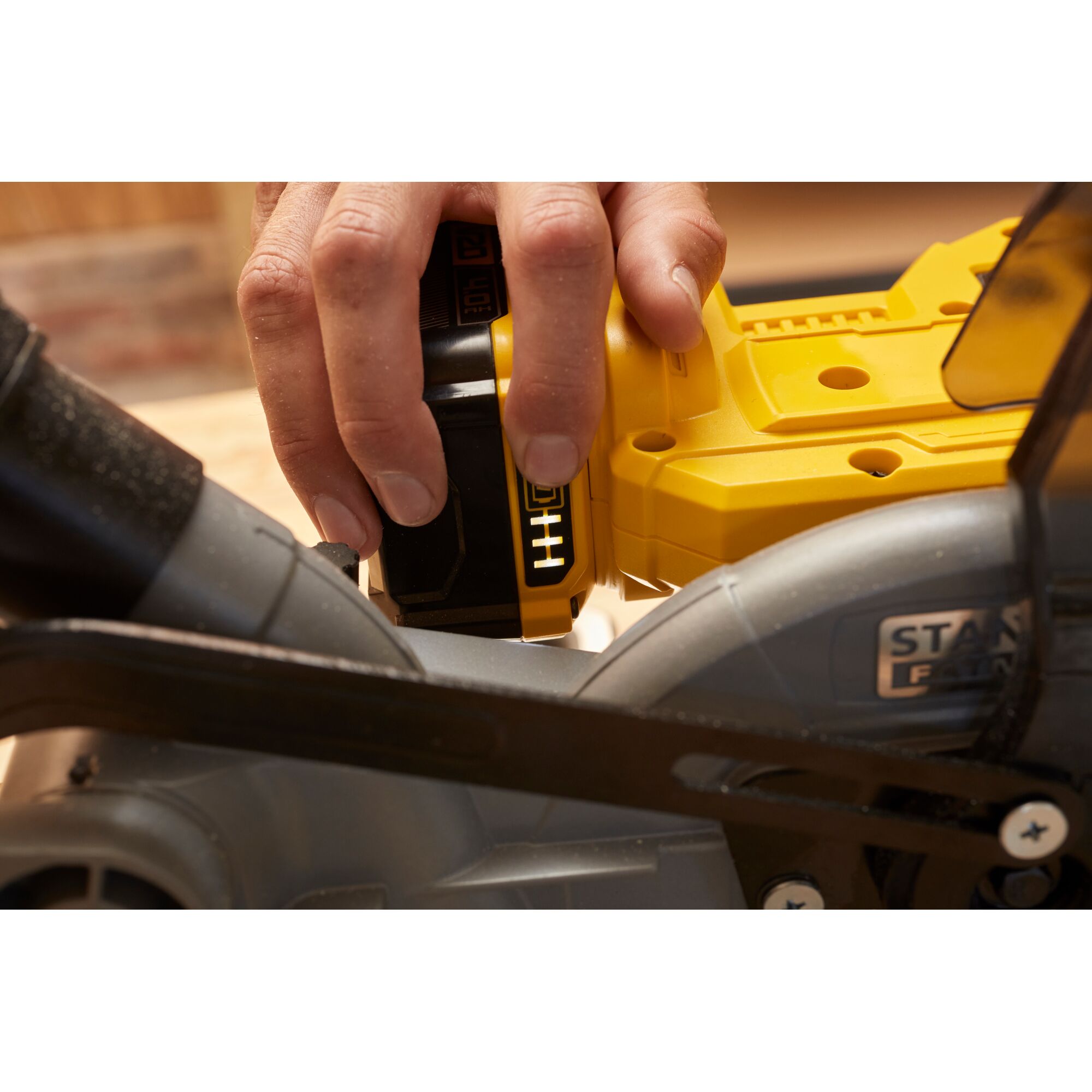 แท่นตัดไม้องศาไร้สาย 7" FATMAX 20V  ตัวเปล่า