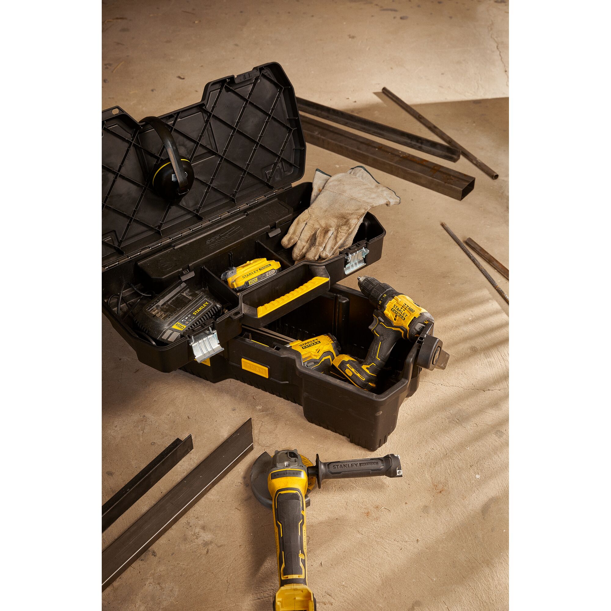 ENVIROMENT GROUP STANLEY  constructionHIGH ANGLE  CONSTRUCTION FAMILY TOOLS INSIDE A TOOL BOX WITH BATTERY SB202