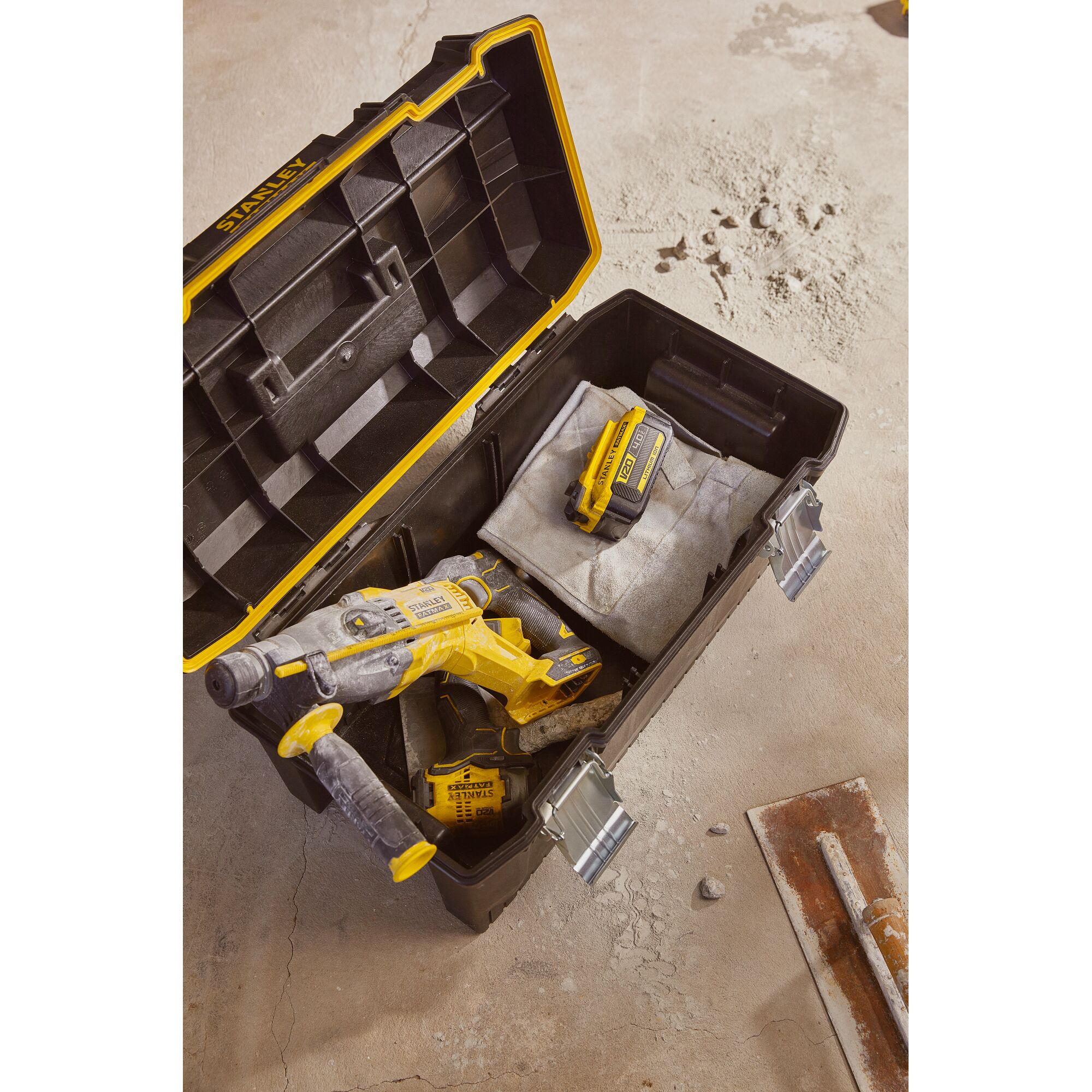 ENVIROMENT GROUPSTANLEY  constructionHIGH ANGLE CONSTRUCTION FAMILY TOOLS INSIDE A TOOL BOX