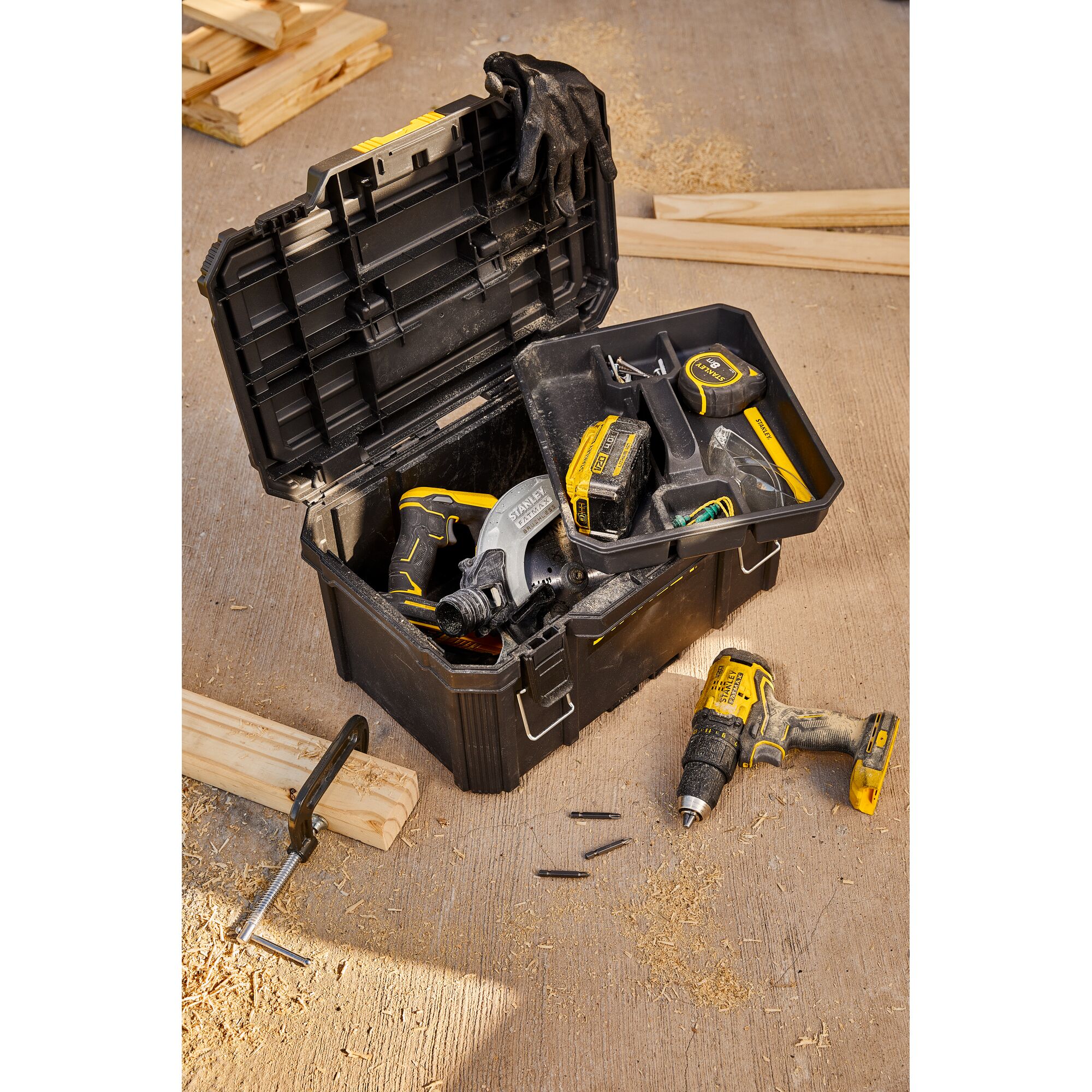 ENVIROMENT GROUPSTANLEY  constructionHIGH ANGLE CONSTRUCTION FAMILY TOOLS INSIDE A TOOL BOX