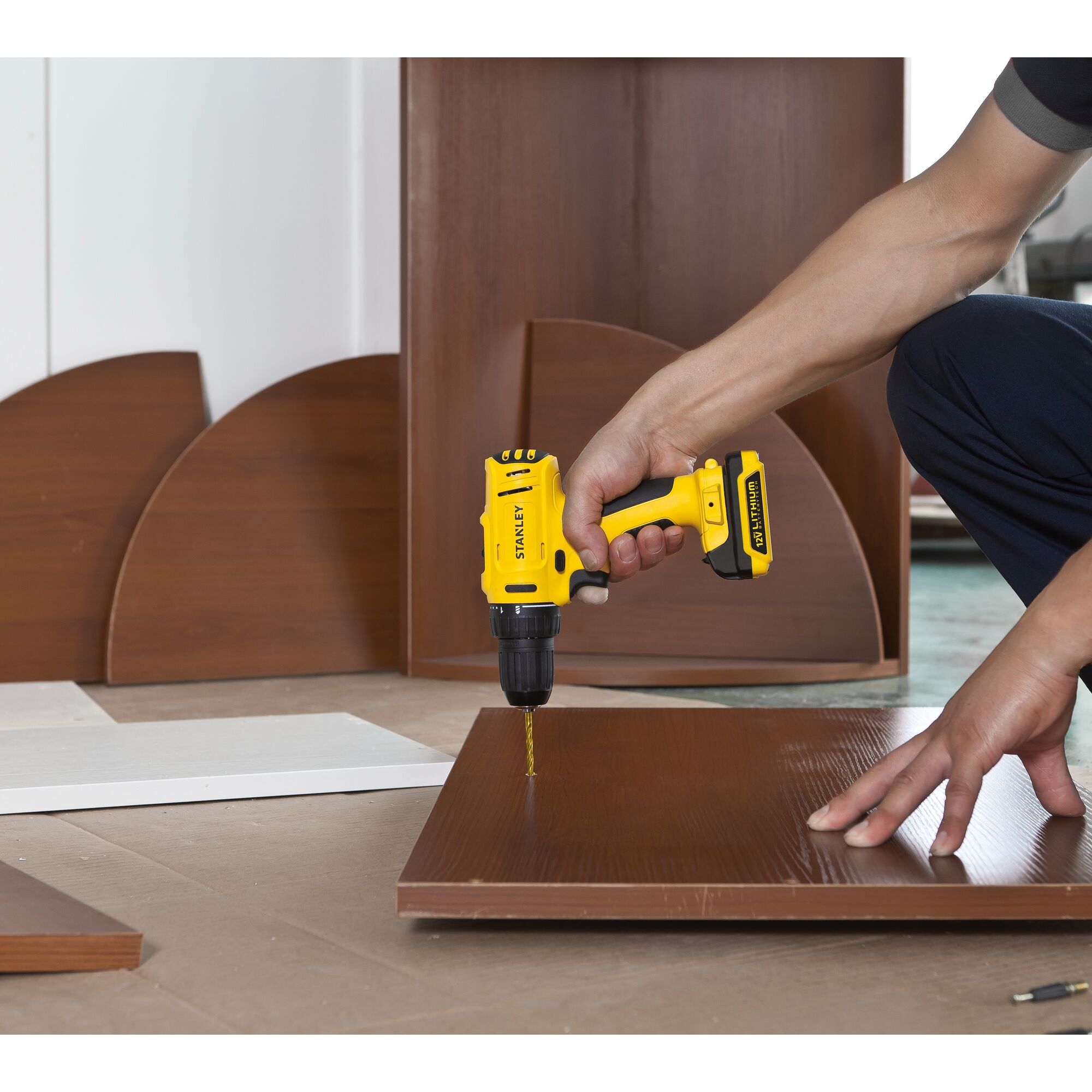 สว่านไร้สาย 18 โวลต์ (พร้อมแบตเตอรี่)