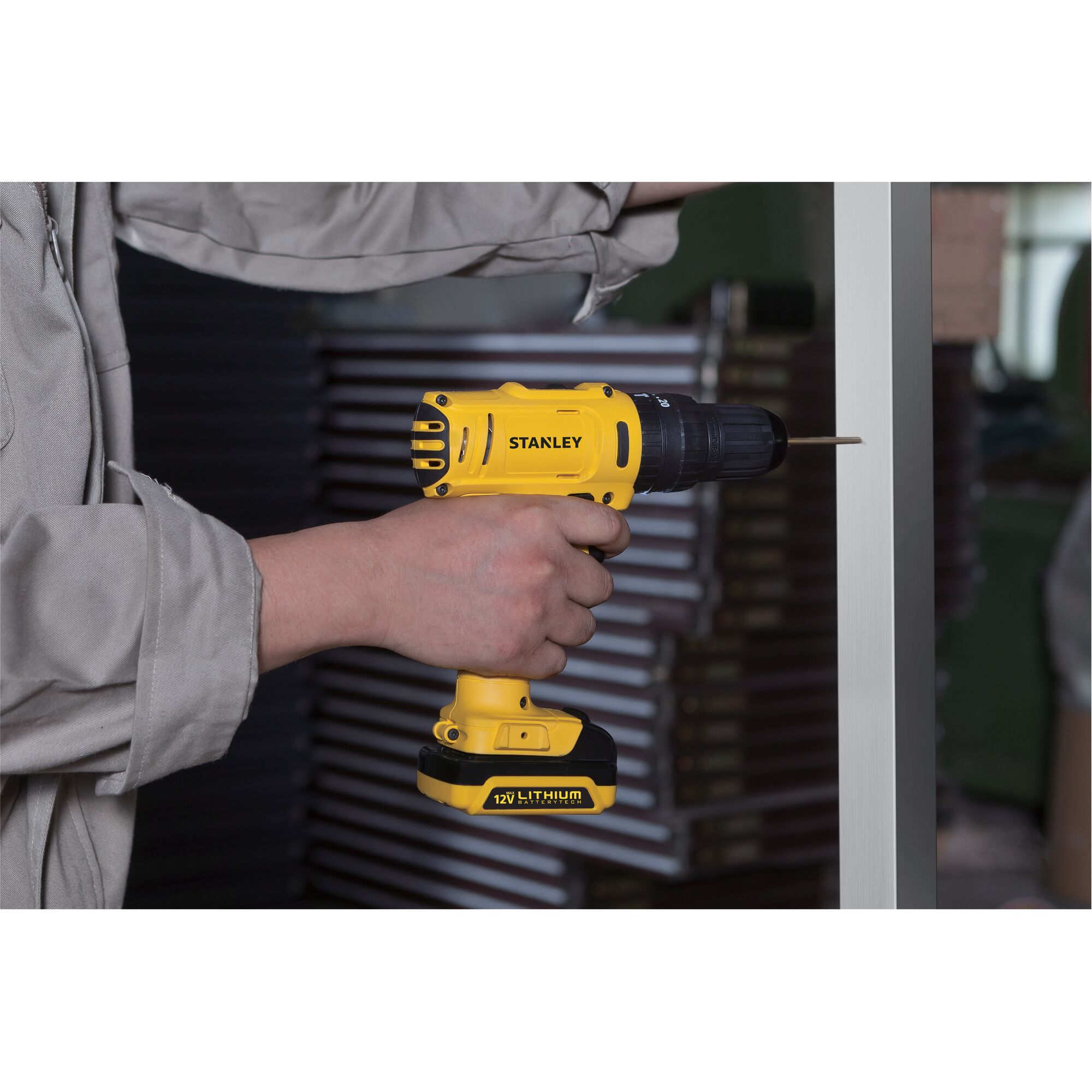 ไขควงกระแทกไร้สาย 10 มม. + กระเป๋าพกพา + ปลั๊กไฟ