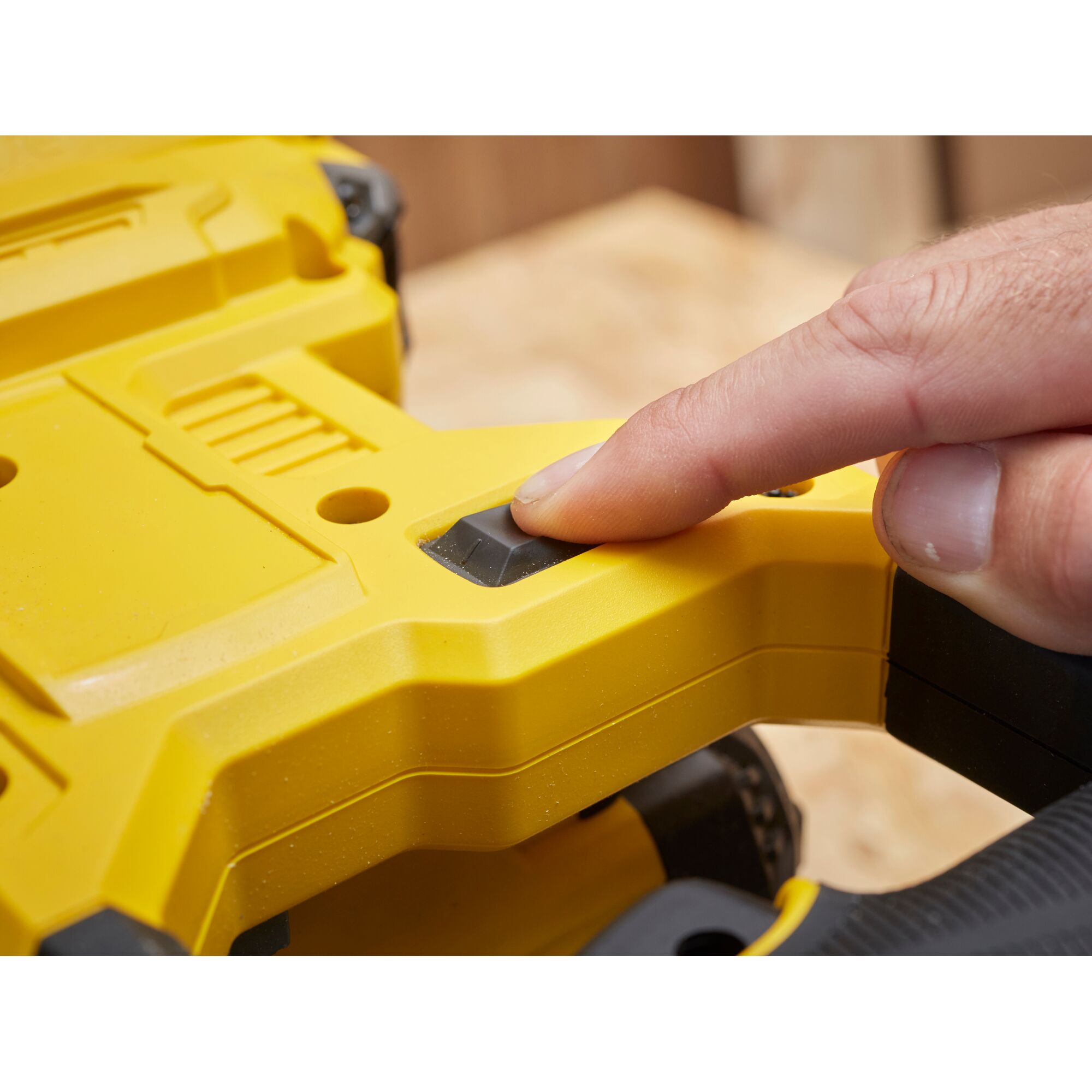 แท่นตัดไม้องศาไร้สาย 7" FATMAX 20V  ตัวเปล่า