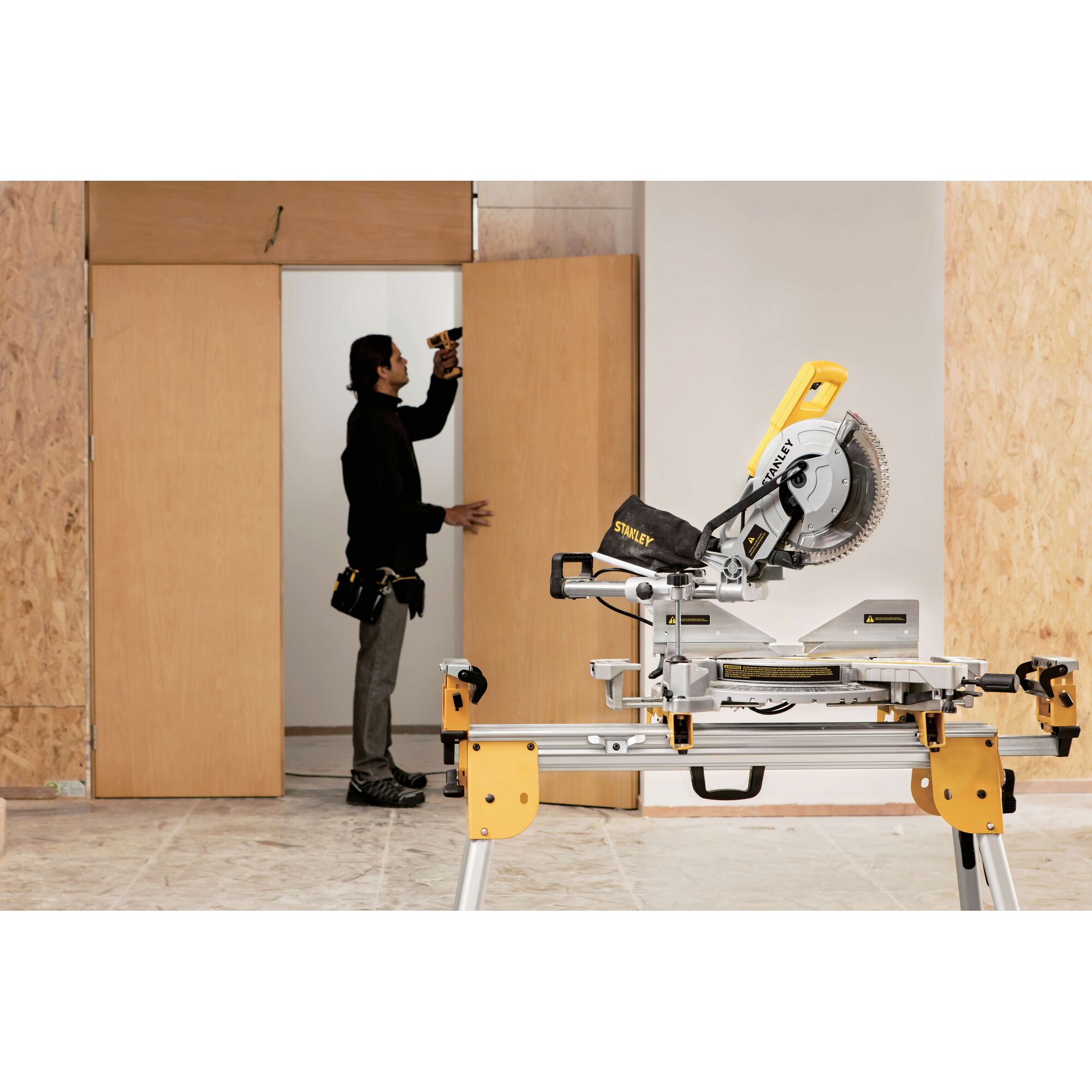 เลื่อยองศา 1800 วัตต์ 255 มม.