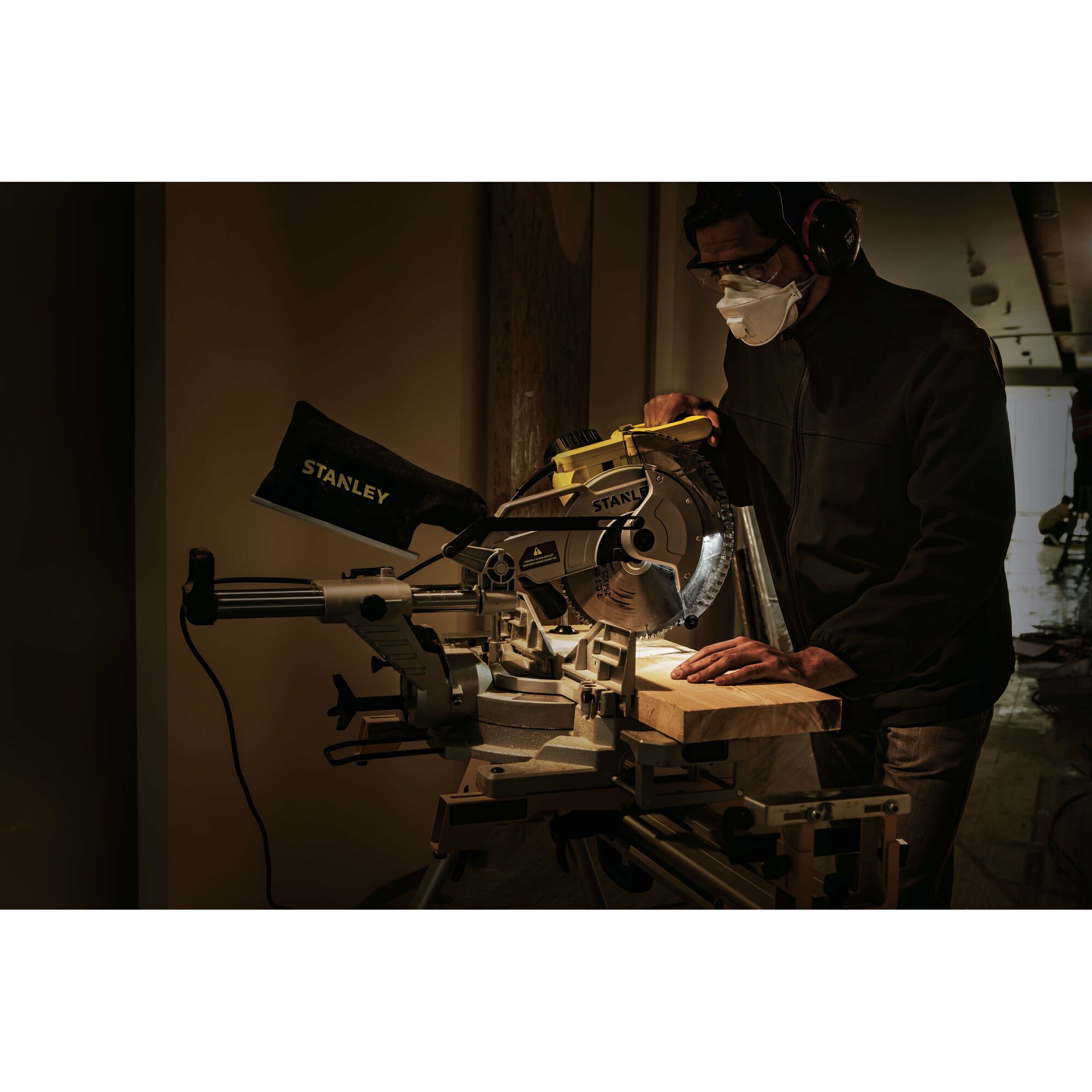 เลื่อยองศา 1800 วัตต์ 255 มม.