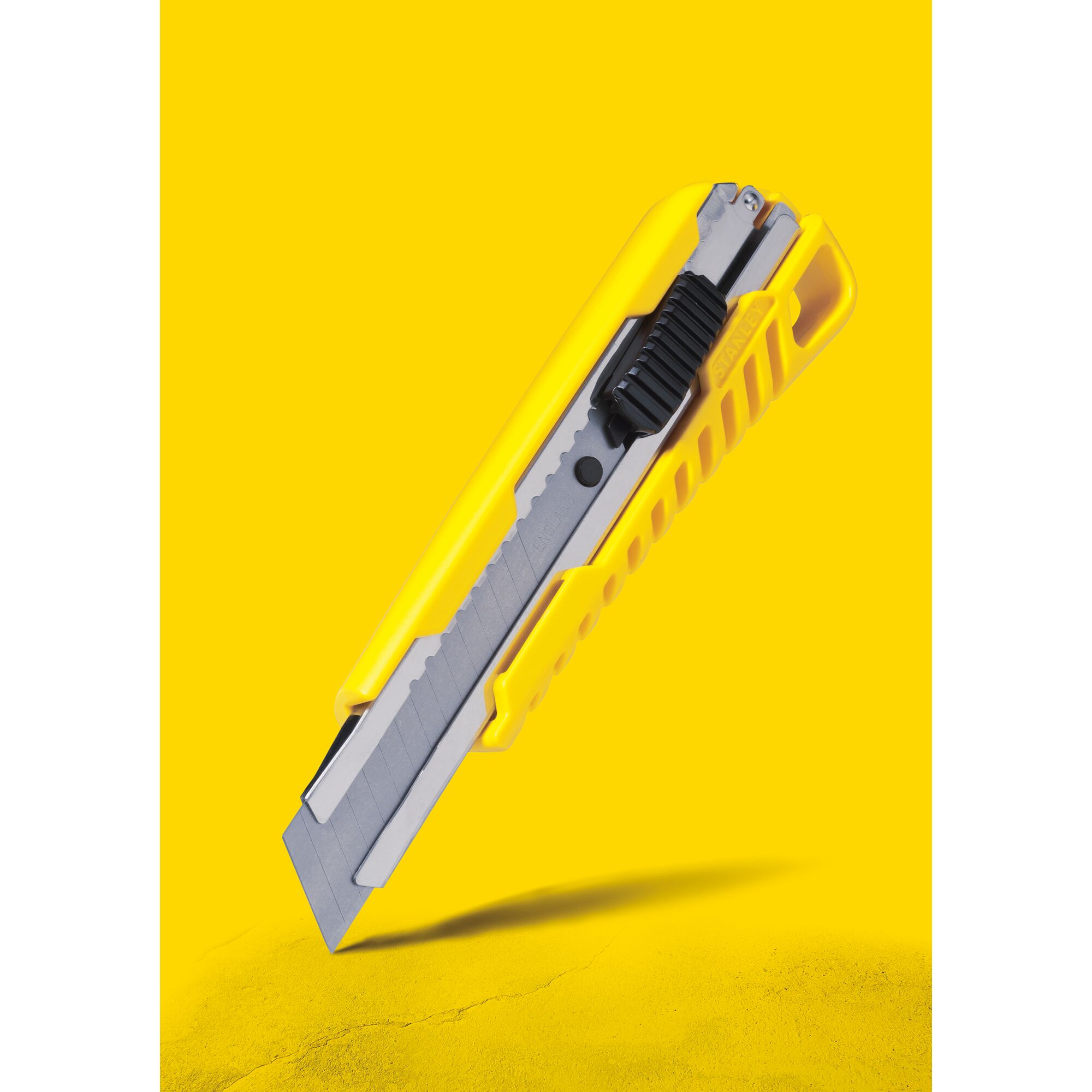 มีดคัตเตอร์ 18 มม.