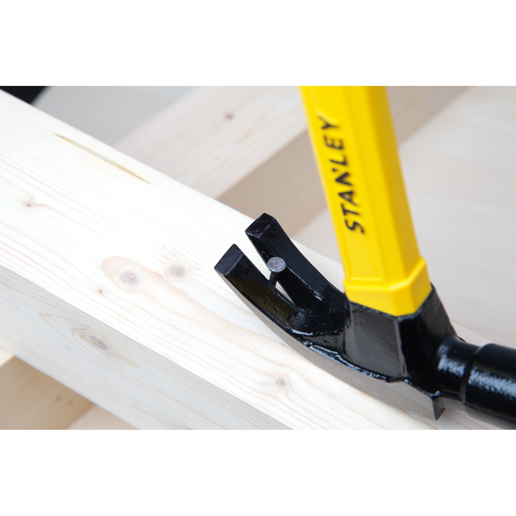 ค้อนหงอนด้ามไฟเบอร์ 16 ออนซ์