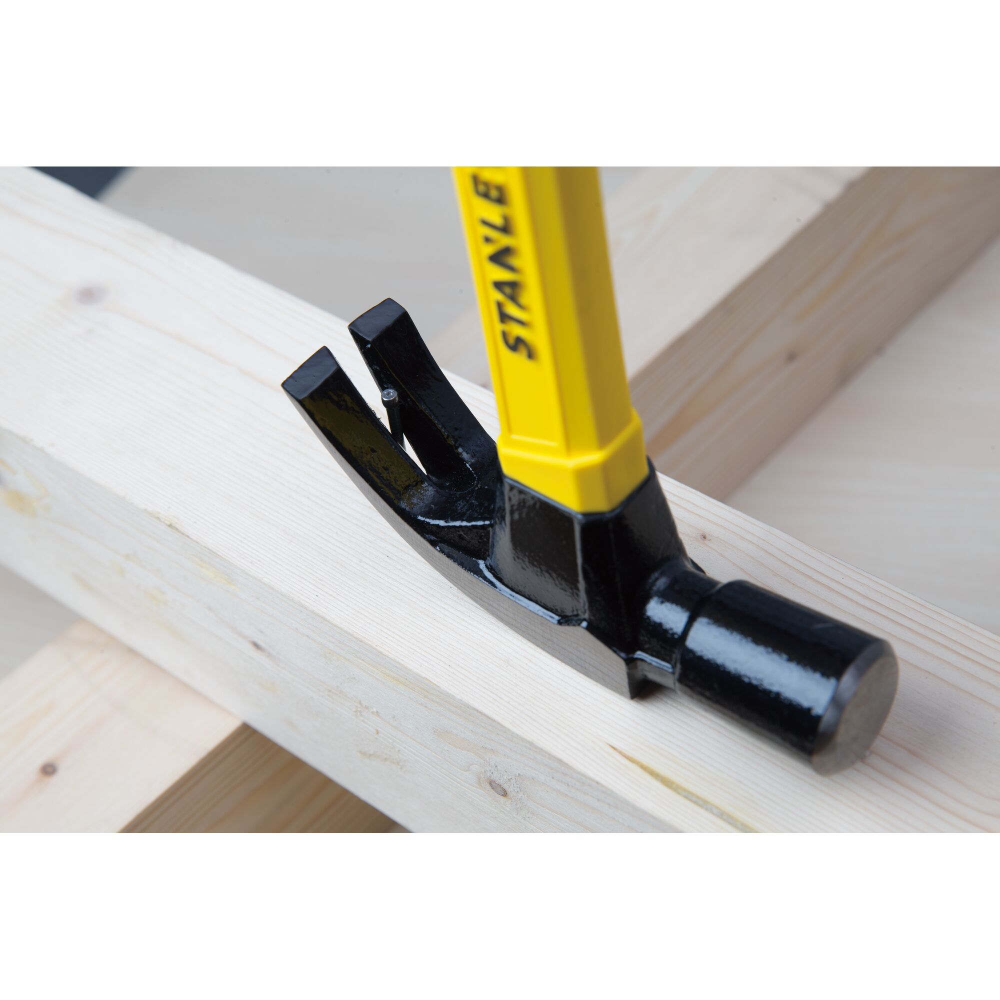 ค้อนหงอนด้ามไฟเบอร์ 16 ออนซ์