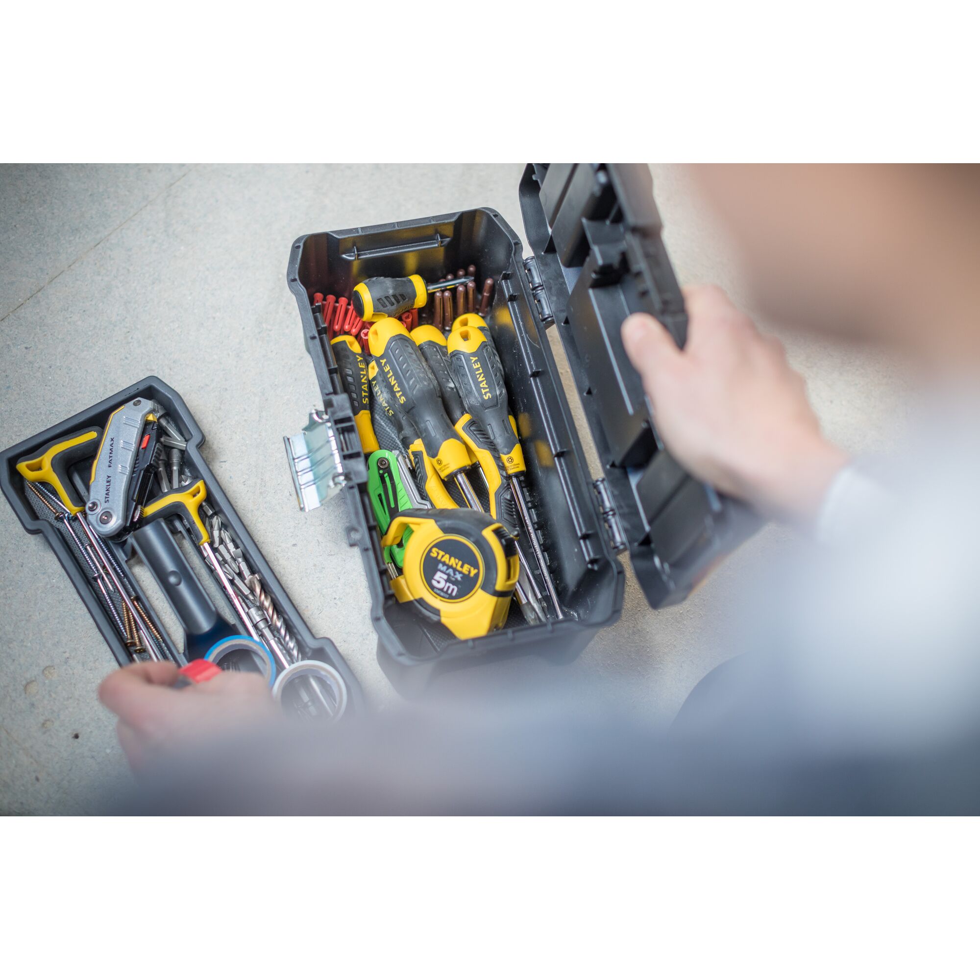กล่องใส่เครื่องมือช่าง STANLEY รุ่น ESSENTIAL METAL LATCH